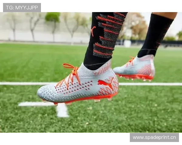 巴洛特利裤兜里塞的到底是什么钱包？这生活跟赛场画风差太远了吧！