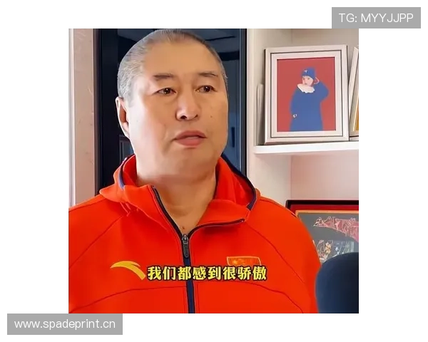 高亭宇训练完直接去吃火锅，教练在后面追着喊别碰麻酱